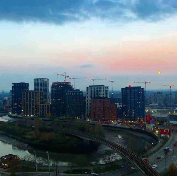 London Skylineviews 2 Bed 2 Bath Flat Near Canary Wharf, O2 & Excel エクステリア 写真